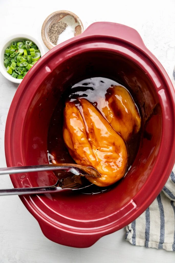 chicken and bbq sauce in slow cooker