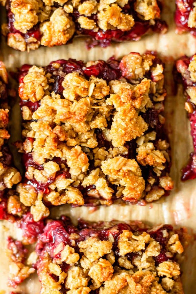strawberry oatmeal crumb bars