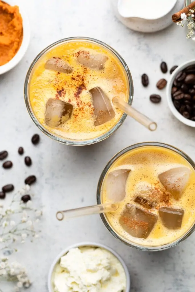 pumpkin spice cold brew in 2 cups