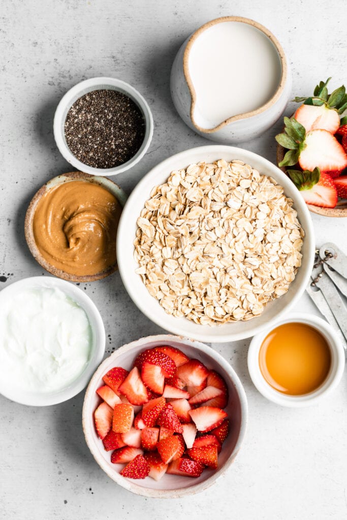 strawberry overnight oats ingredients