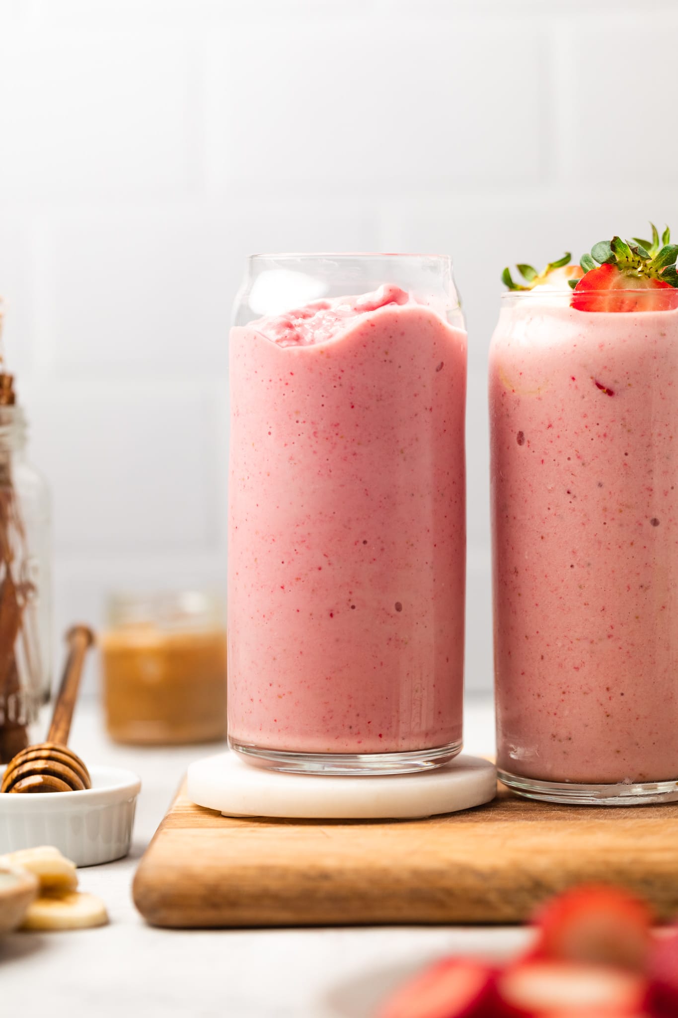 healthy strawberry banana smoothie