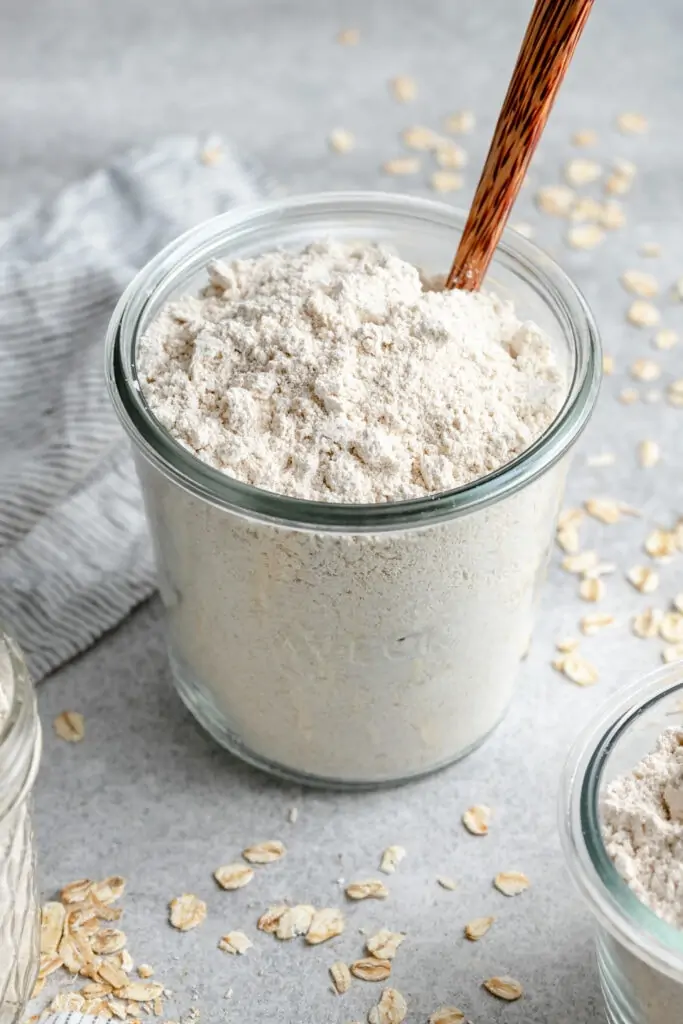 oat flour in weck jar with spoon
