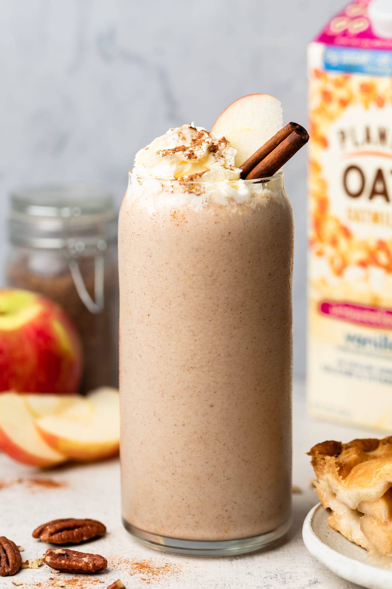 apple pie smoothie in glass