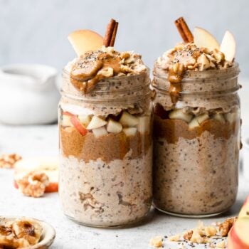 apple pie overnight oats in jars