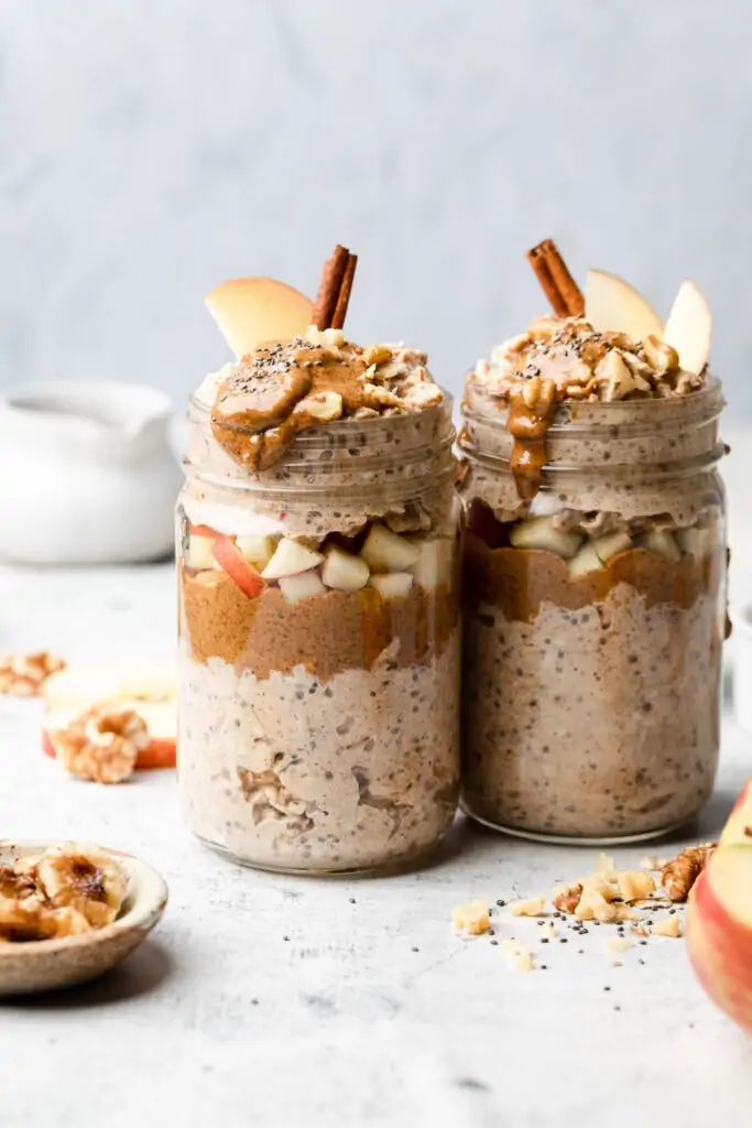 apple pie overnight oats in jars