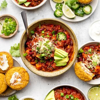 veggie chili in bowls