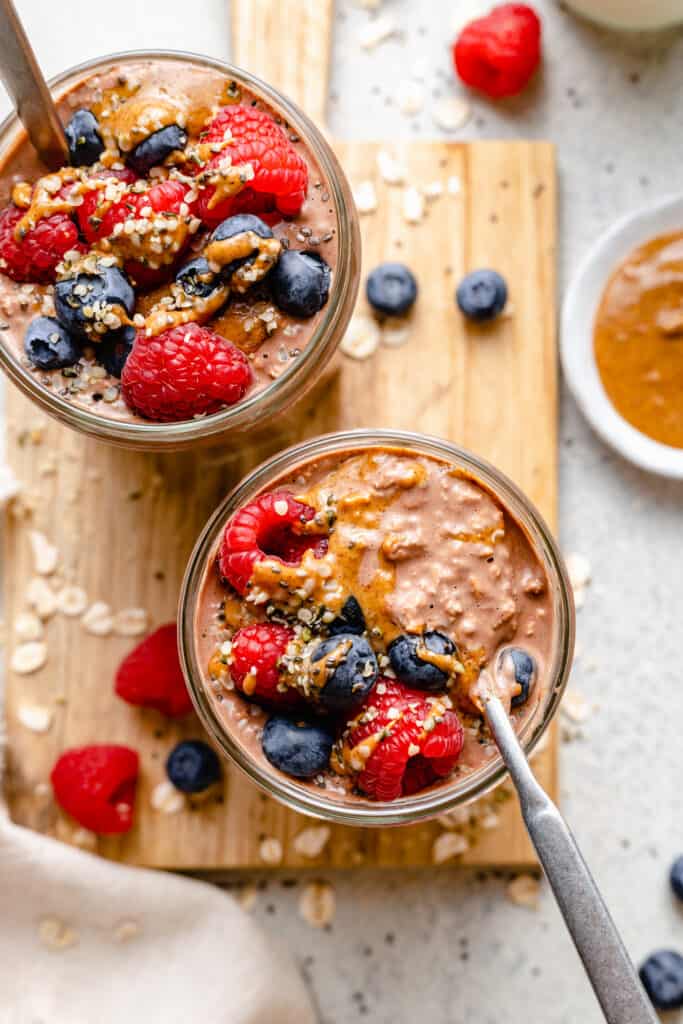 overnight oats in jars with fresh fruit