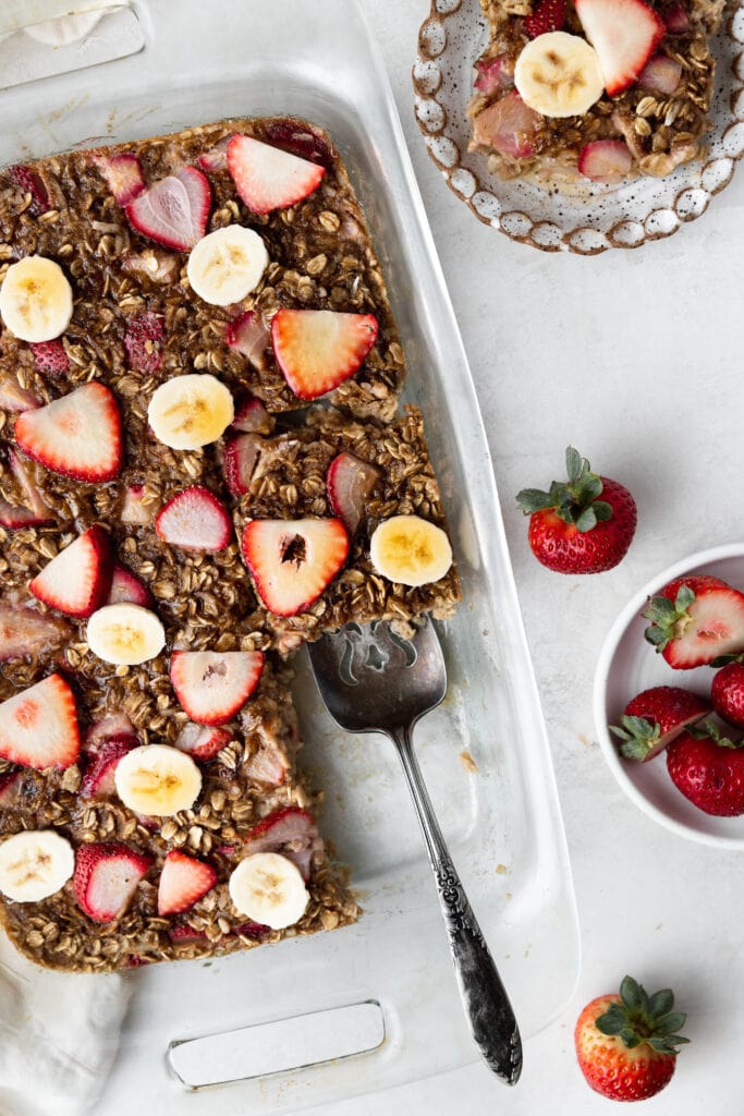 strawberry banana baked oatmeal