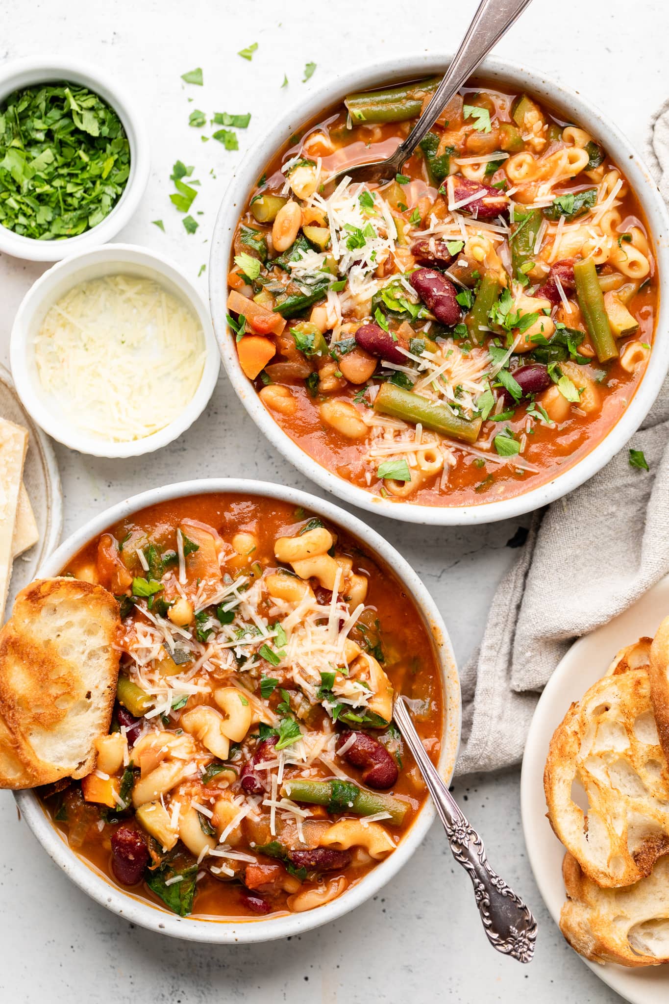 minestrone soup in bowls