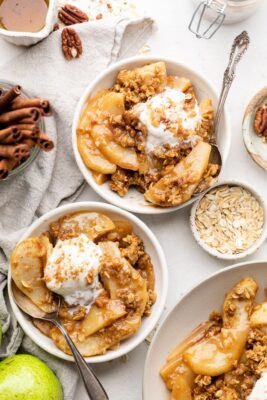 pear crisp in bowls