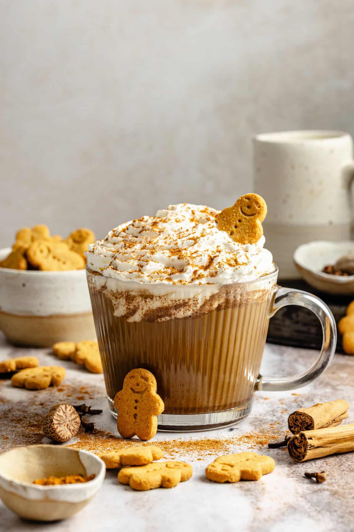 gingerbread latte with gingerbread cookies
