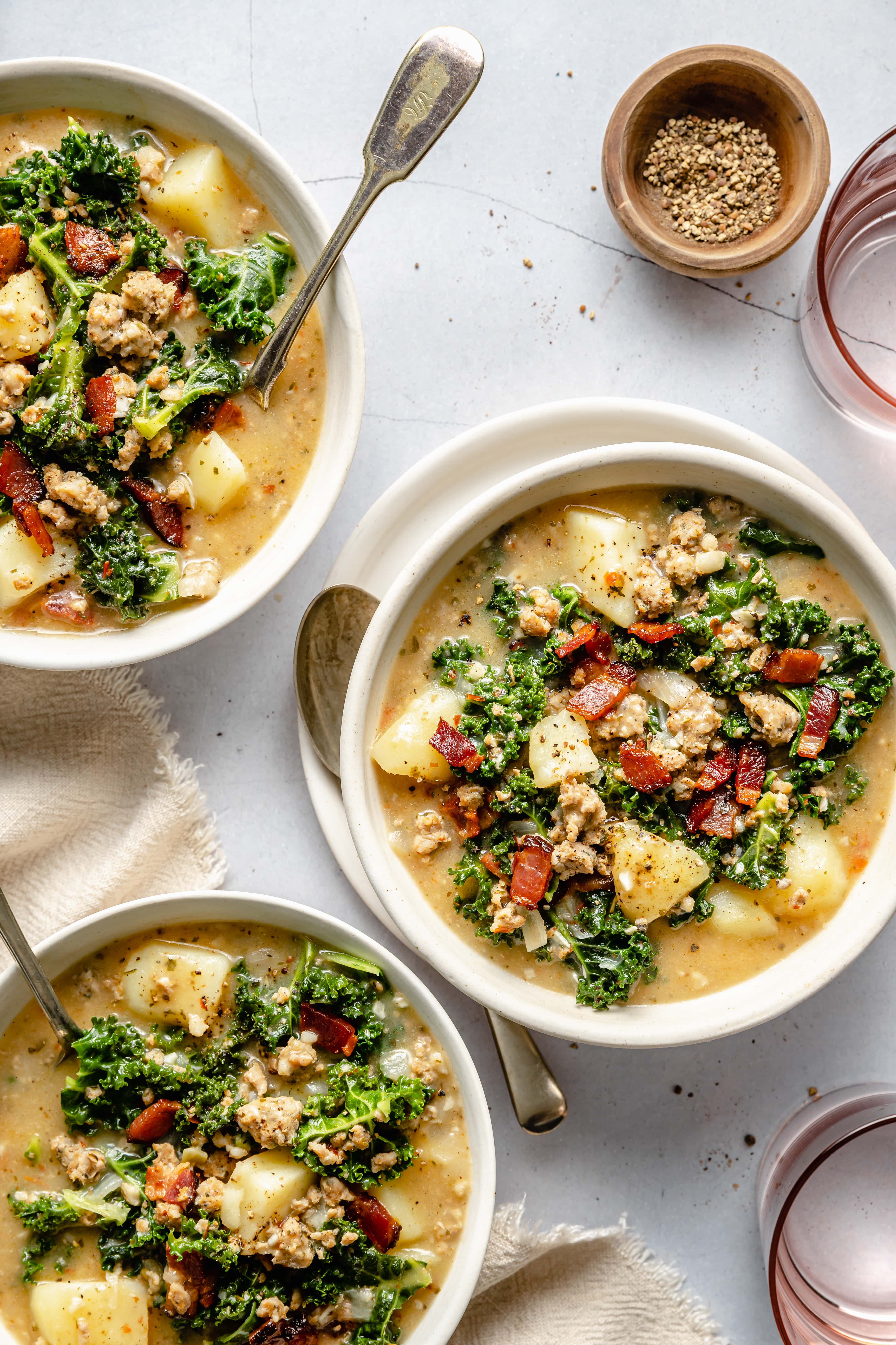 zuppa toscana soup in bowls