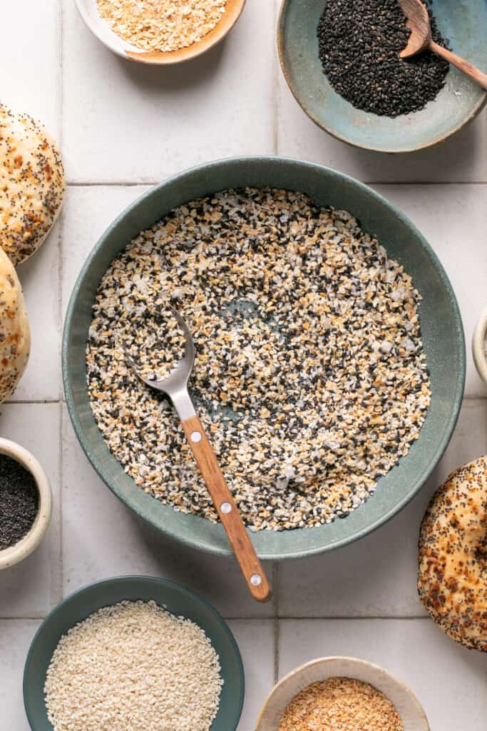 everything bagel seasoning in bowl
