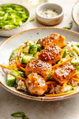teriyaki salmon in bowl