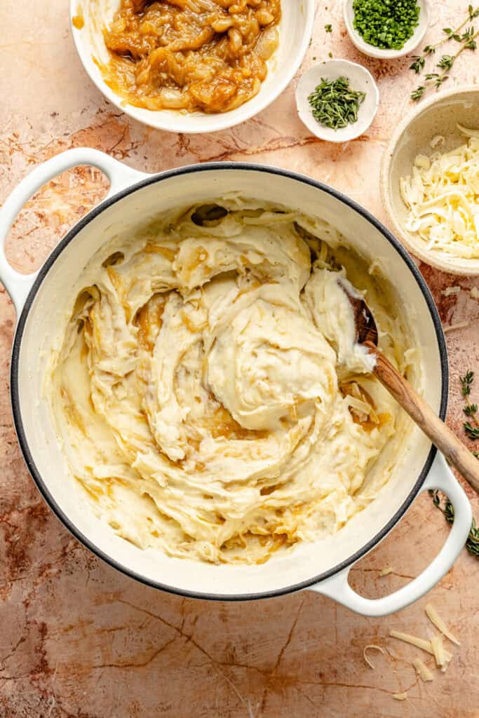 mashed potatoes in dutch oven