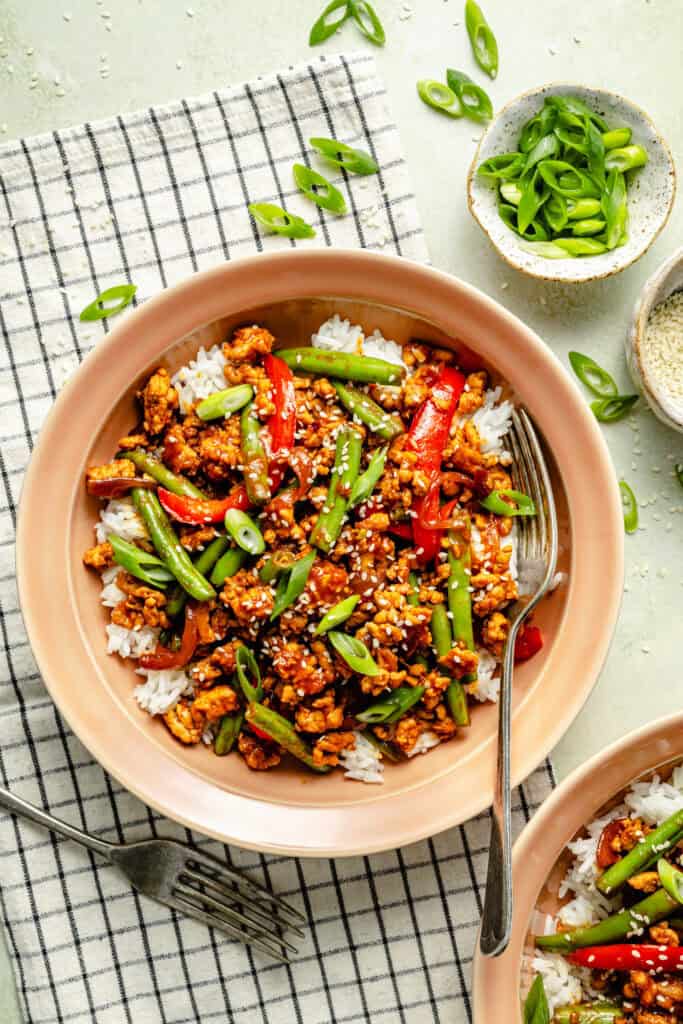 gochujang chicken bowl with fork
